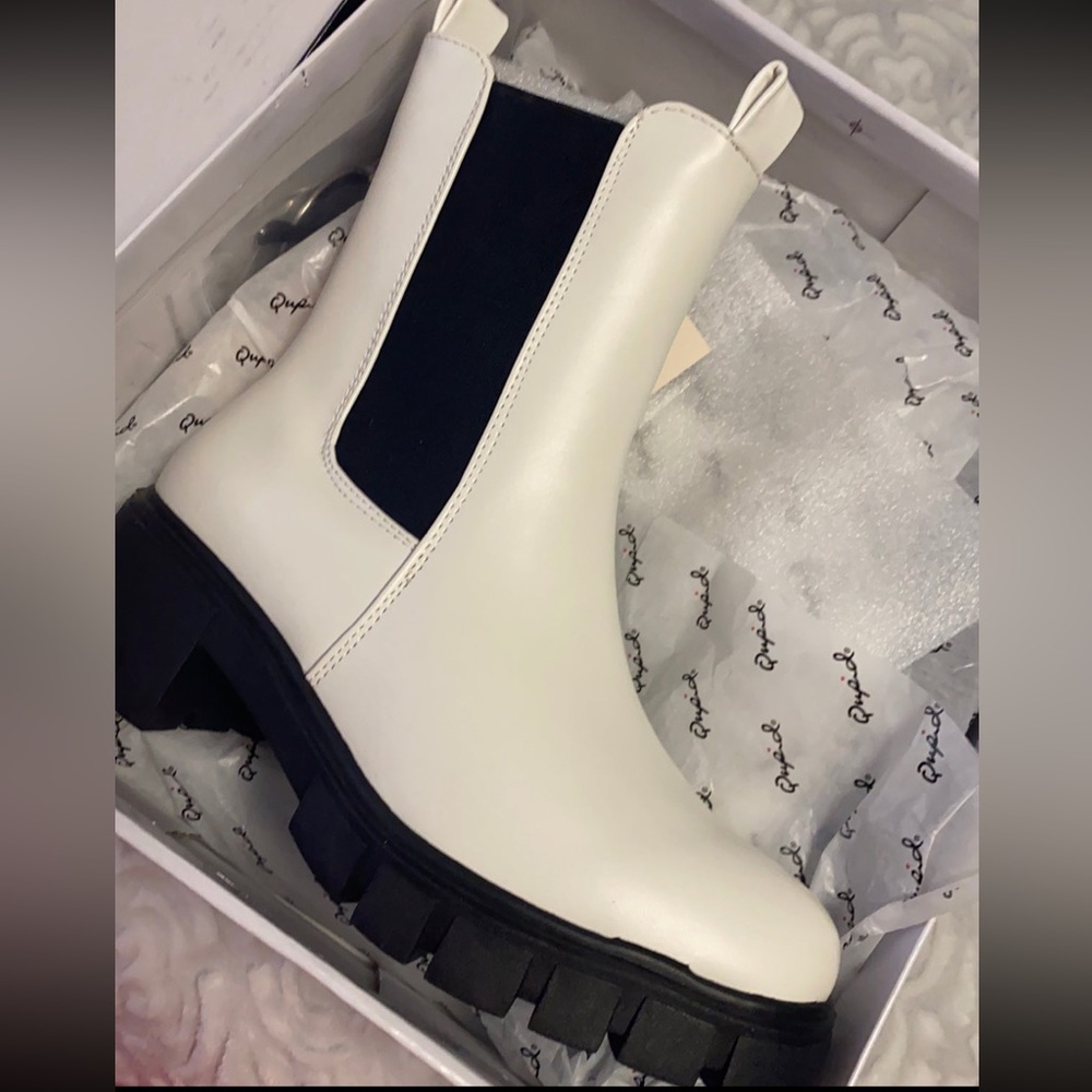 Qupid white booties